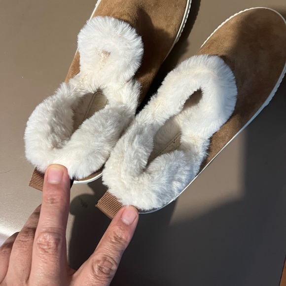 Timberland Brown Suede Slip-On Shoes with White Fur Sz 8 . Women’s, never used - Picture 3 of 6